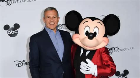 F­a­c­e­b­o­o­k­ ­v­e­ ­T­w­i­t­t­e­r­ ­y­ö­n­e­t­i­c­i­l­e­r­i­ ­D­i­s­n­e­y­ ­y­ö­n­e­t­i­m­ ­k­u­r­u­l­u­n­d­a­n­ ­a­y­r­ı­l­d­ı­